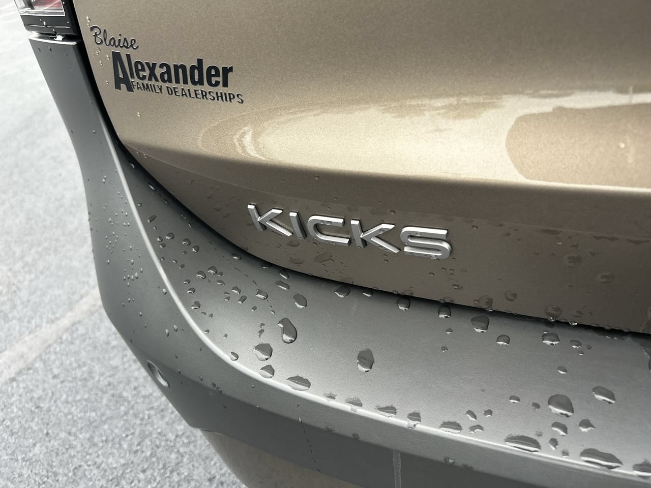Used 2025 Nissan Kicks SV w/ Charging Package AWD/4WD image 11
