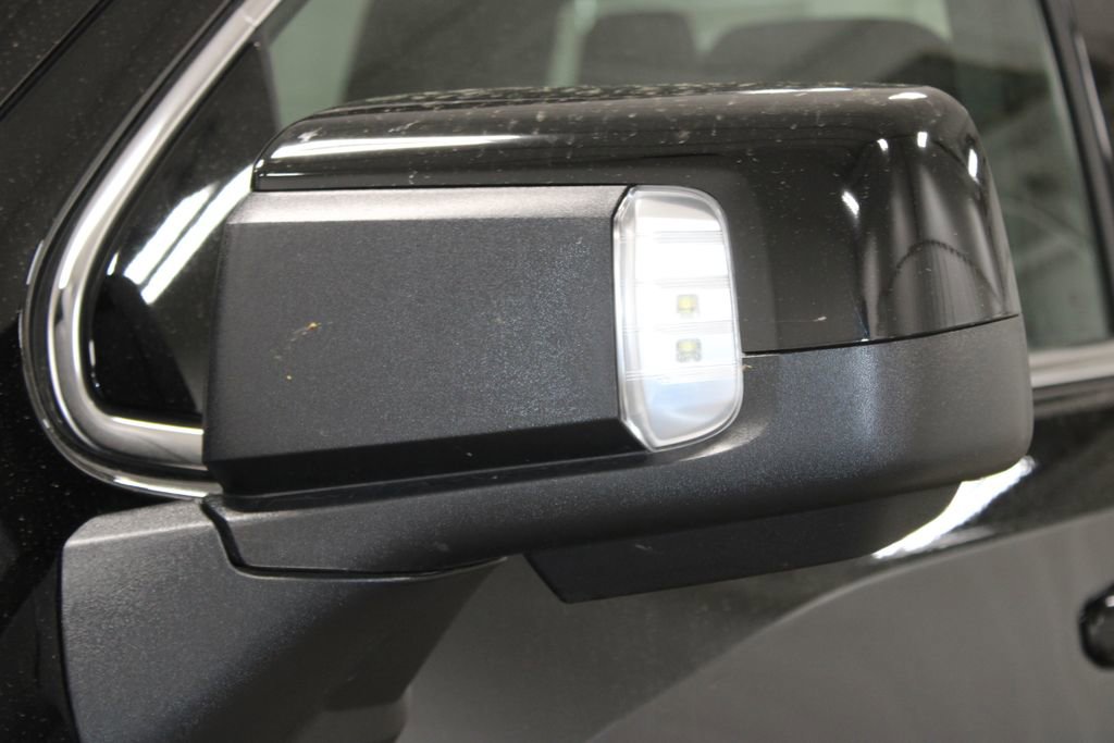 Used 2025 GMC Sierra 1500 SLT image 16