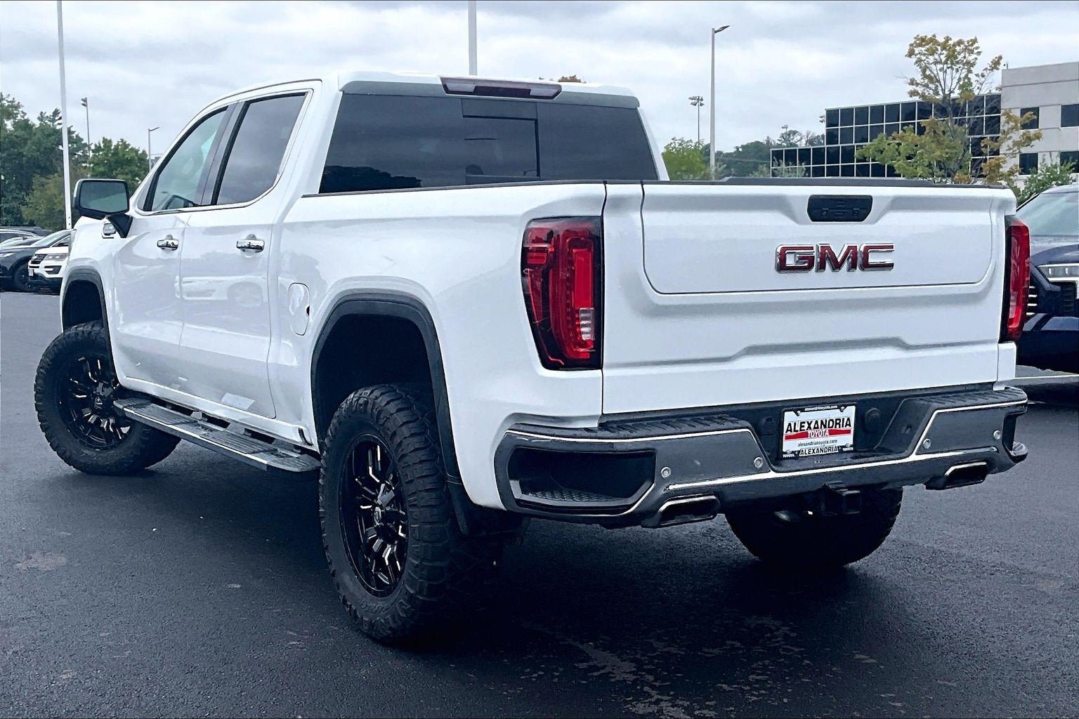 Used 2019 GMC Sierra 1500 SLT w/ SLT Premium Plus Package AWD/4WD image 10