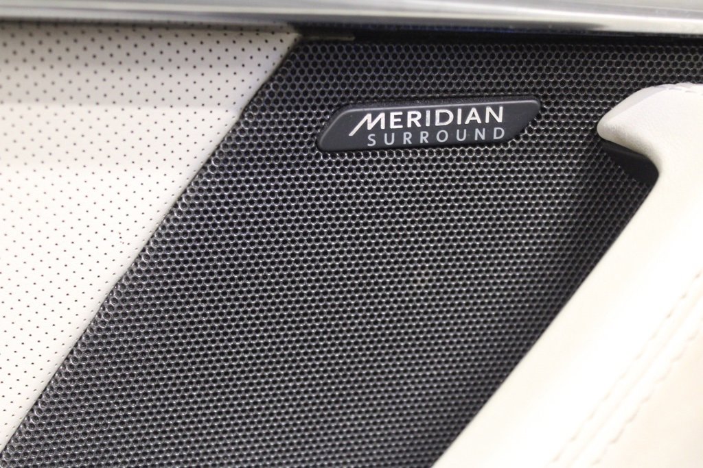 Used 2022 Jaguar F-TYPE R image 10