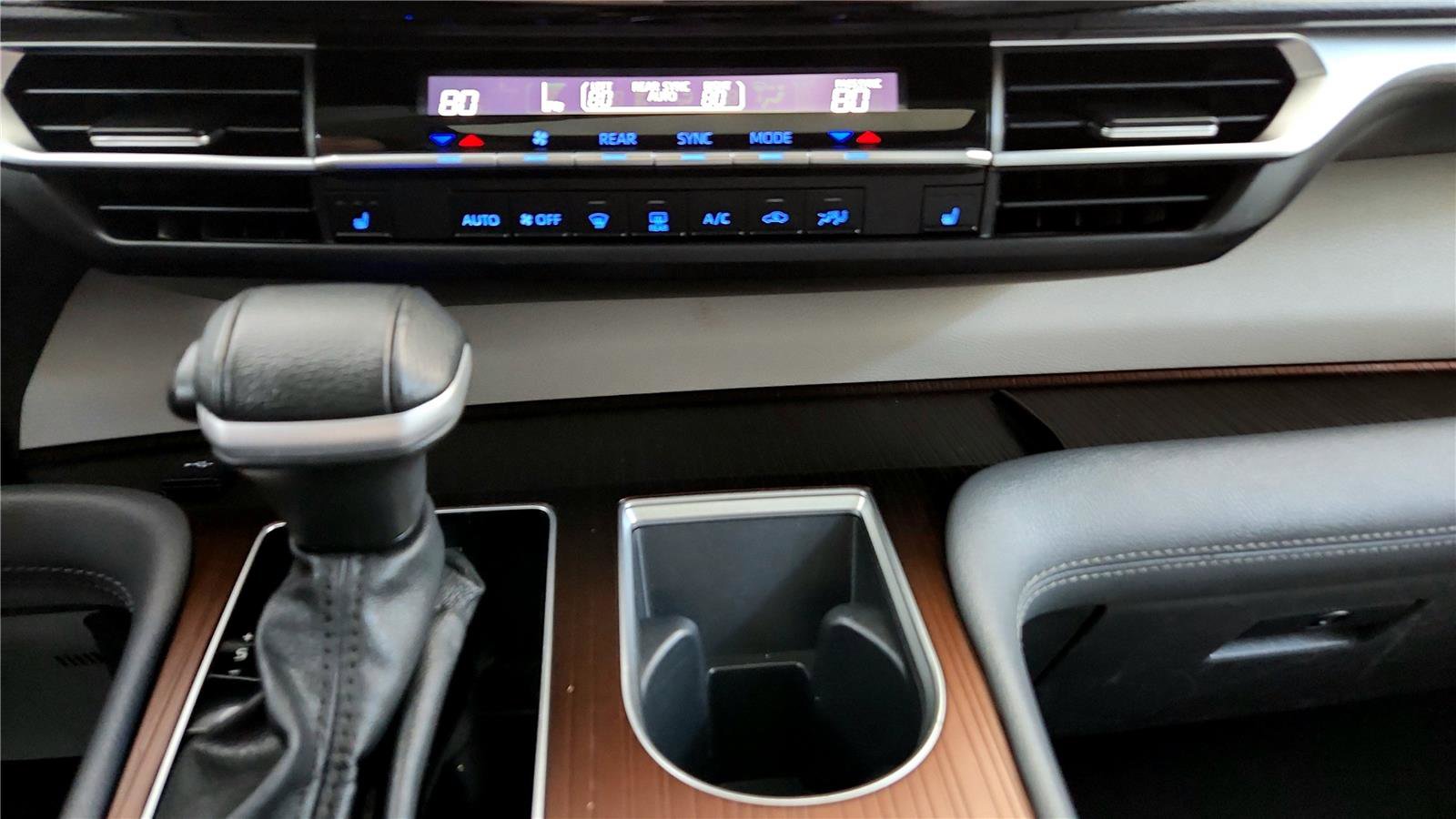 Certified 2024 Toyota Sienna XLE image 32