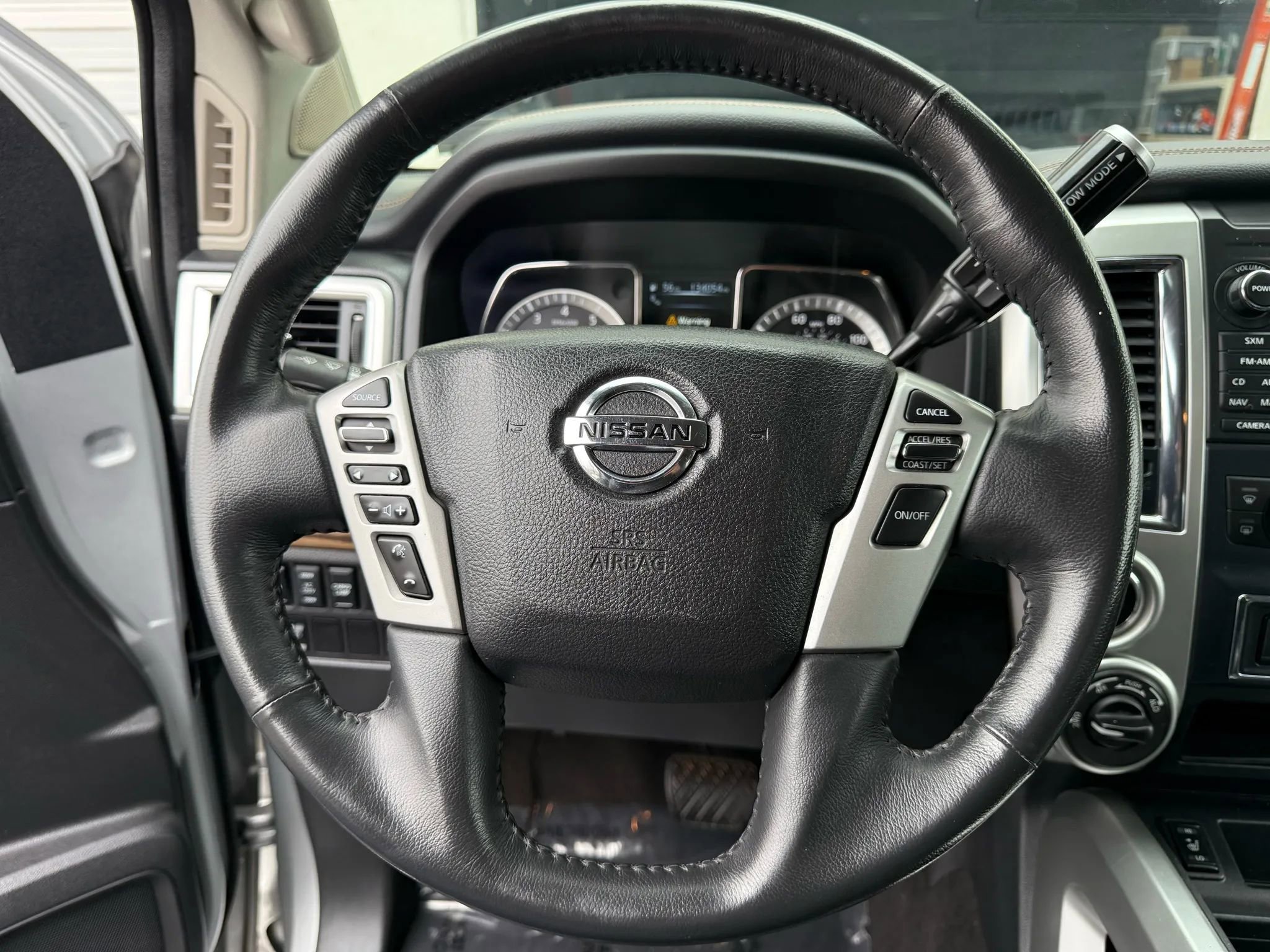 Used 2017 Nissan Titan SL image 40