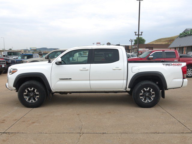 Used 2017 Toyota Tacoma TRD Off-Road w/ Premium & Technology Package AWD/4WD image 3