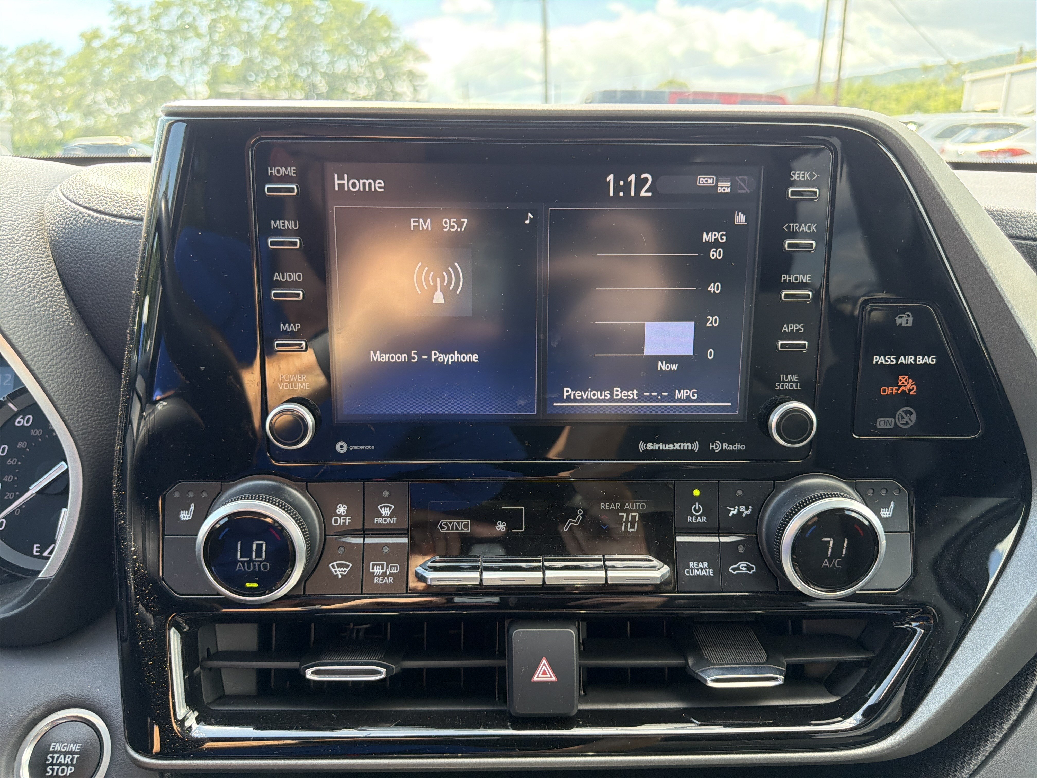 Used 2021 Toyota Highlander XLE AWD/4WD image 26