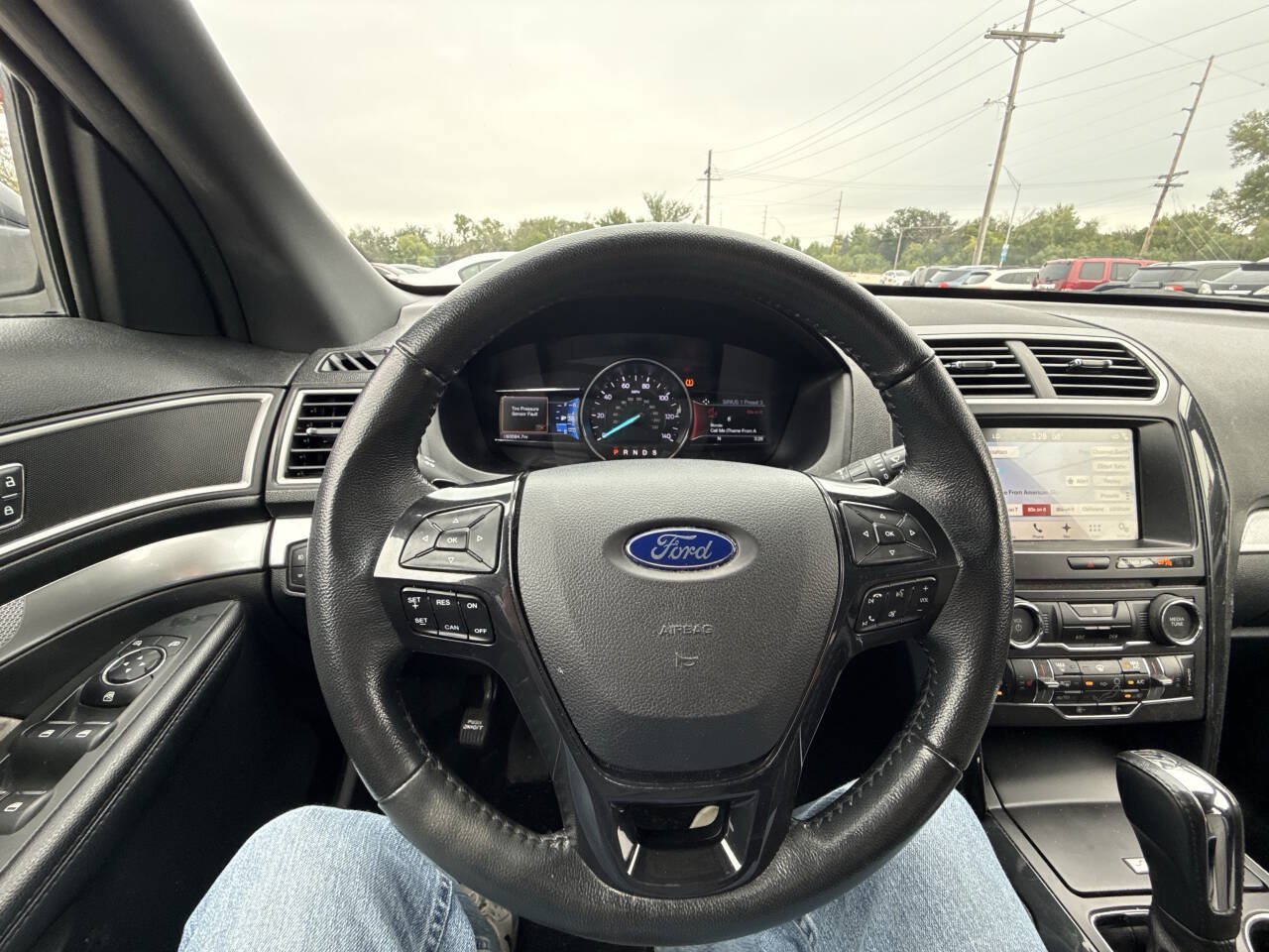 Used 2017 Ford Explorer XLT w/ Equipment Group 202A AWD/4WD image 29