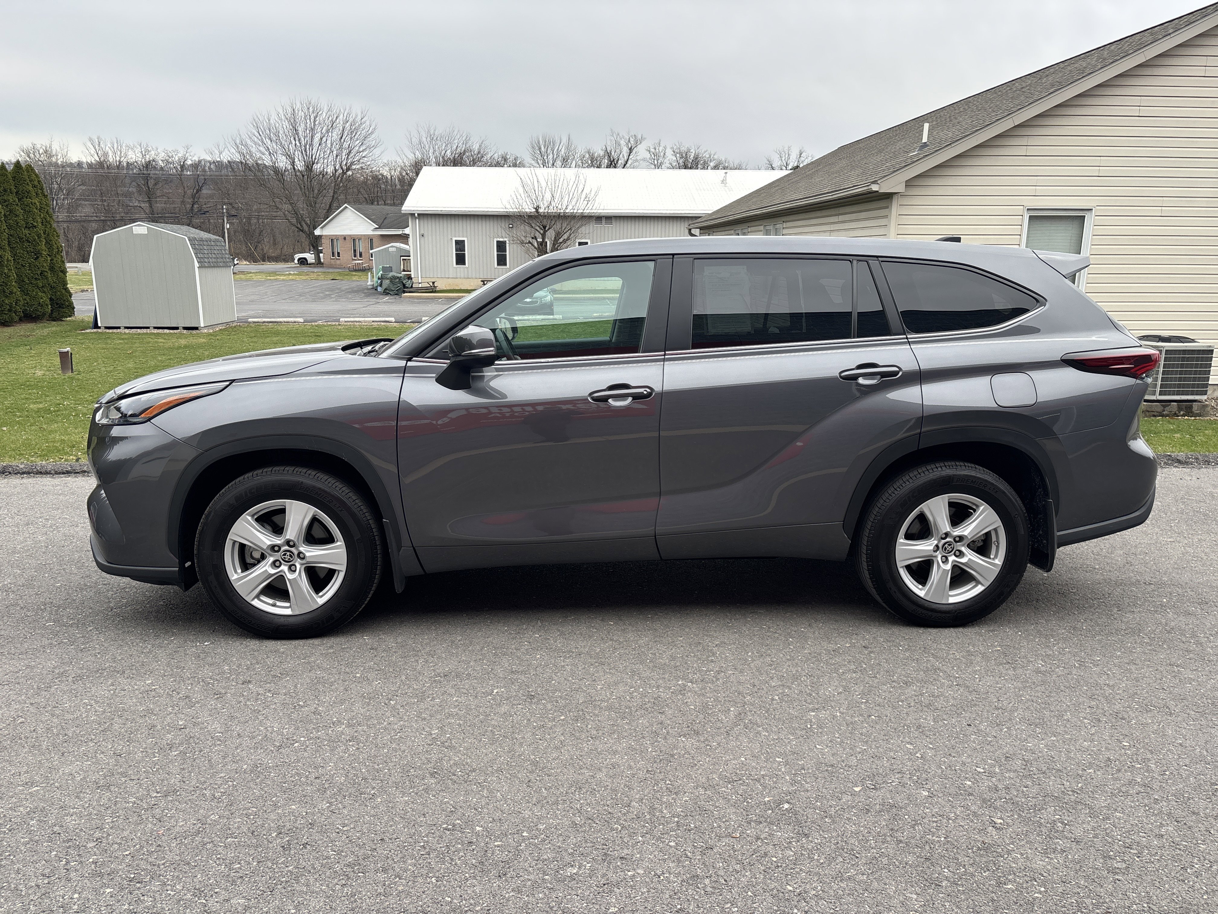 Certified 2024 Toyota Highlander LE image 7