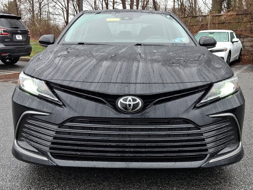 Used 2022 Toyota Camry LE image 2