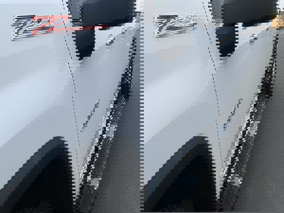 Used 2021 Chevrolet Silverado 3500 LTZ w/ LTZ Convenience Package image 13