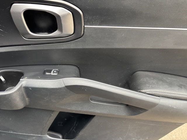 Used 2023 Kia Sorento LX image 36