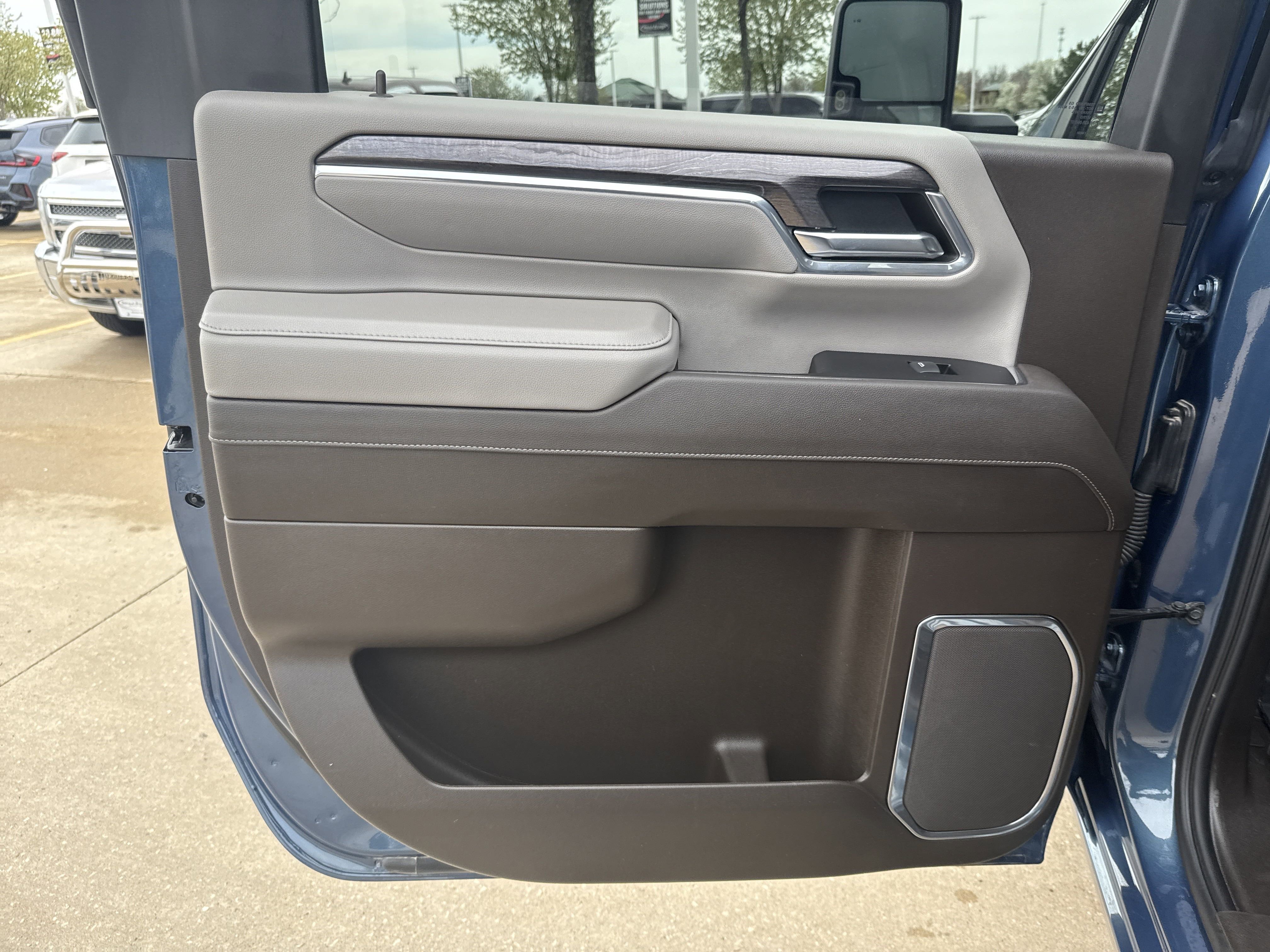 Used 2024 Chevrolet Silverado 3500 LTZ w/ LTZ Premium Package image 10