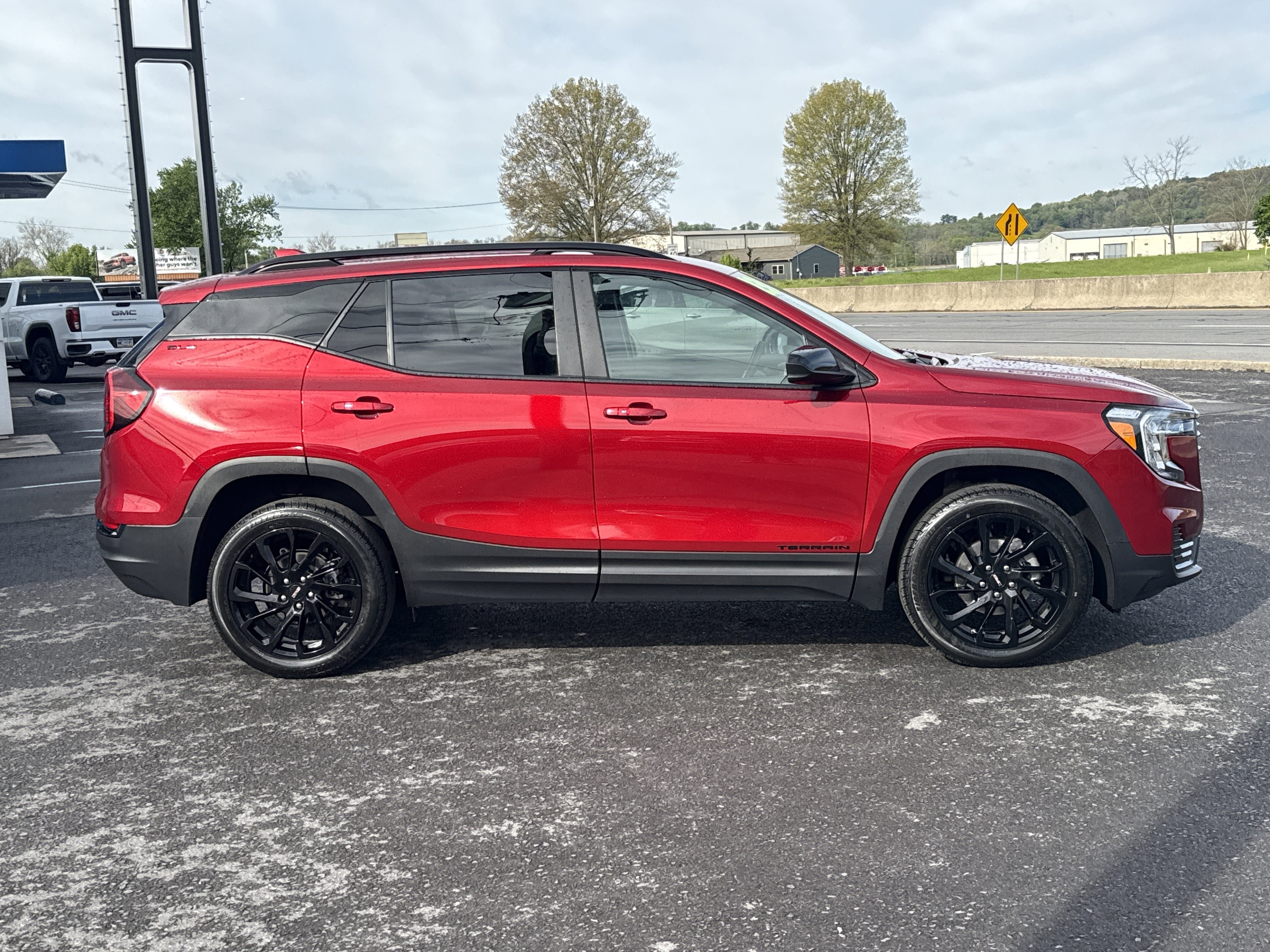 Used 2023 GMC Terrain SLE w/ Driver Convenience Package AWD/4WD image 2