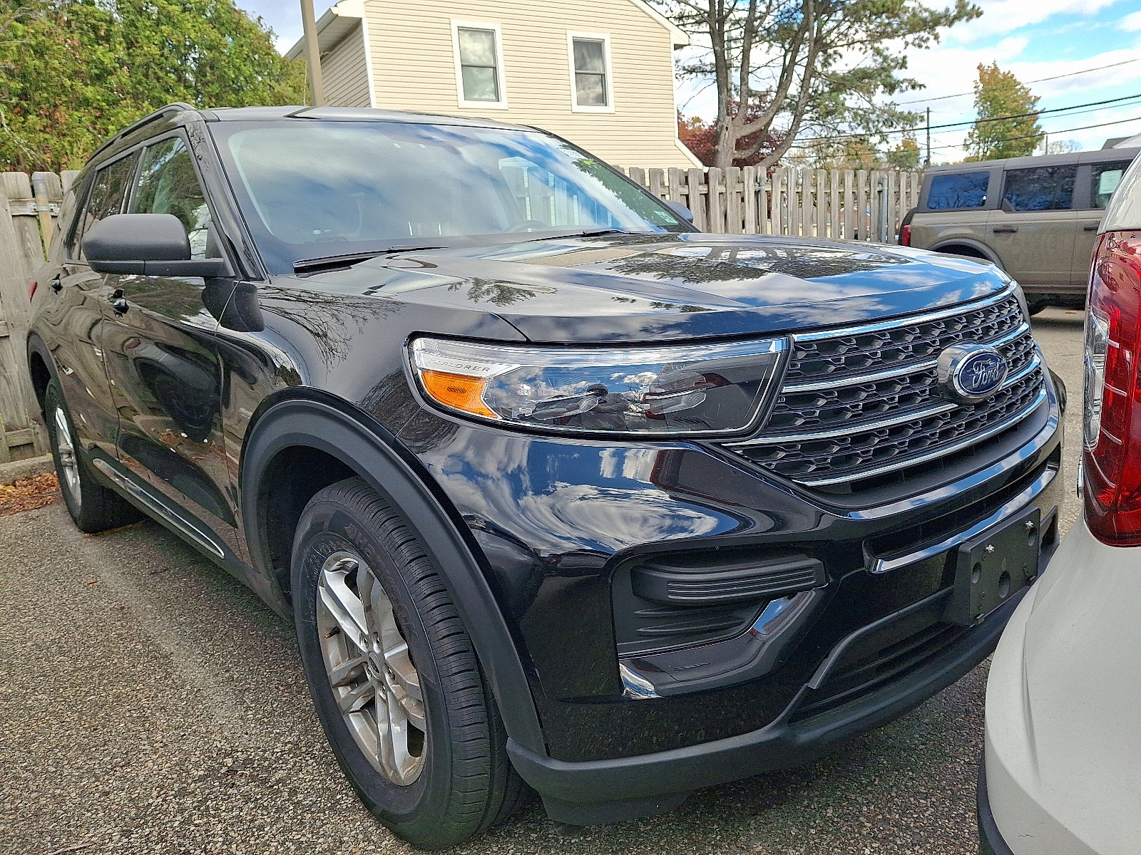 Certified 2022 Ford Explorer XLT image 2