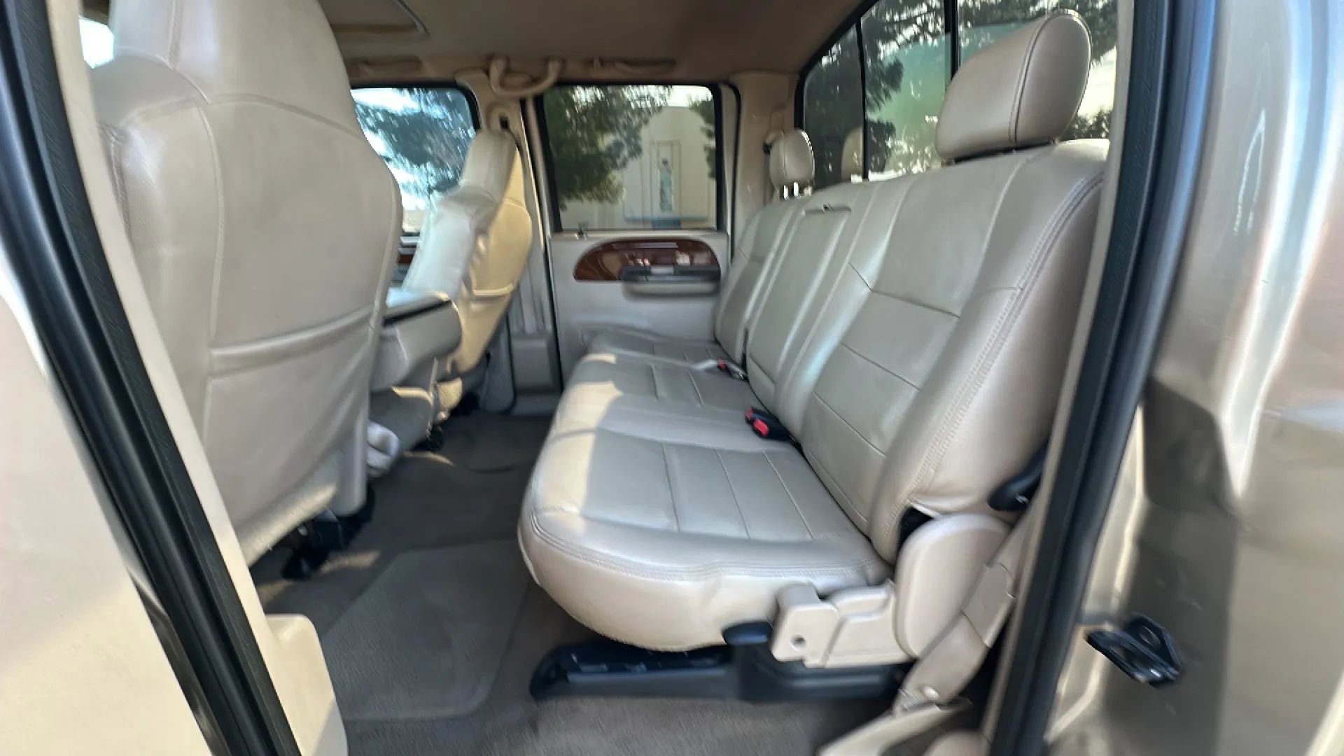 Used 2004 Ford F350 Lariat AWD/4WD image 10