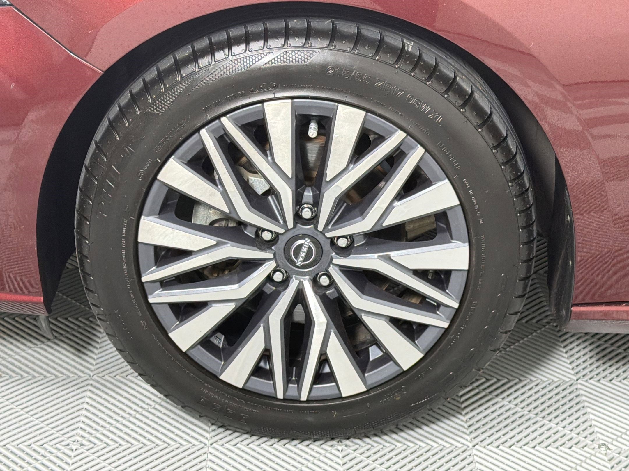 Used 2023 Nissan Altima 2.5 SV FWD image 12