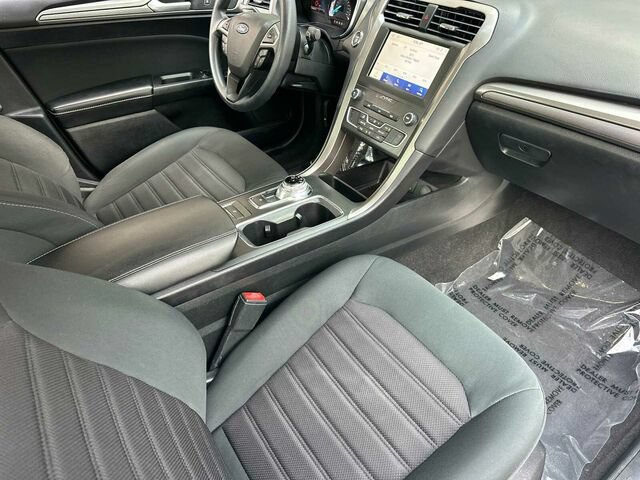 Used 2020 Ford Fusion SE FWD image 18