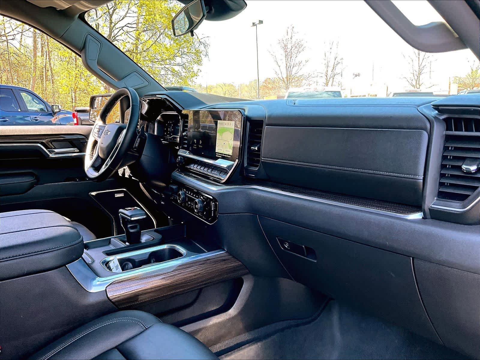 Used 2024 Chevrolet Silverado 1500 LT Trail Boss w/ Convenience Package II AWD/4WD image 21