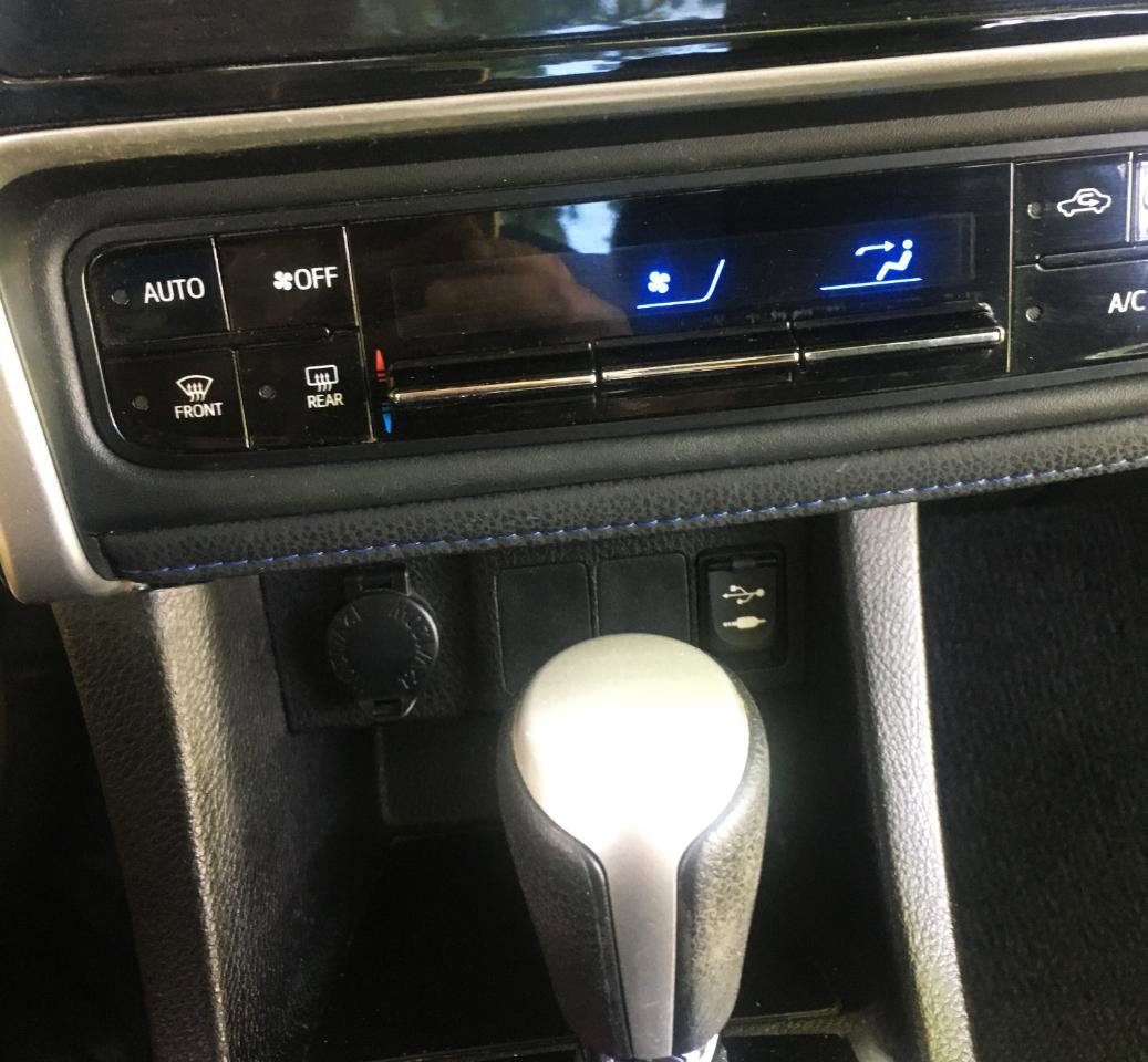 Used 2017 Toyota Corolla SE FWD image 28