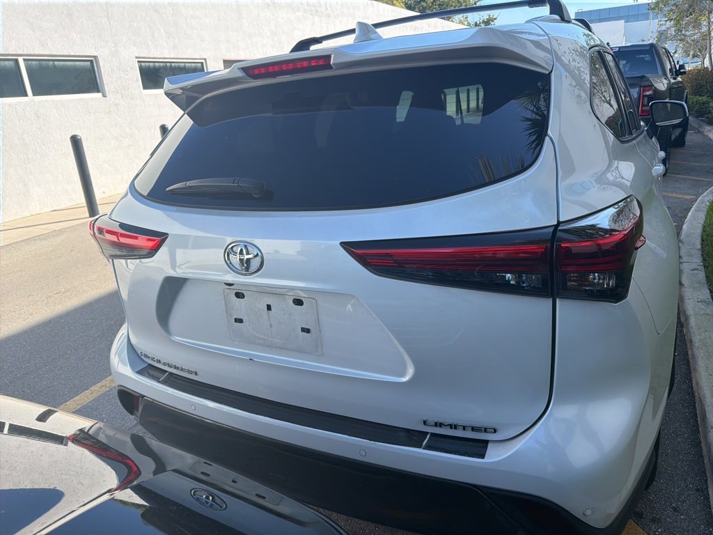 Used 2023 Toyota Highlander L image 8