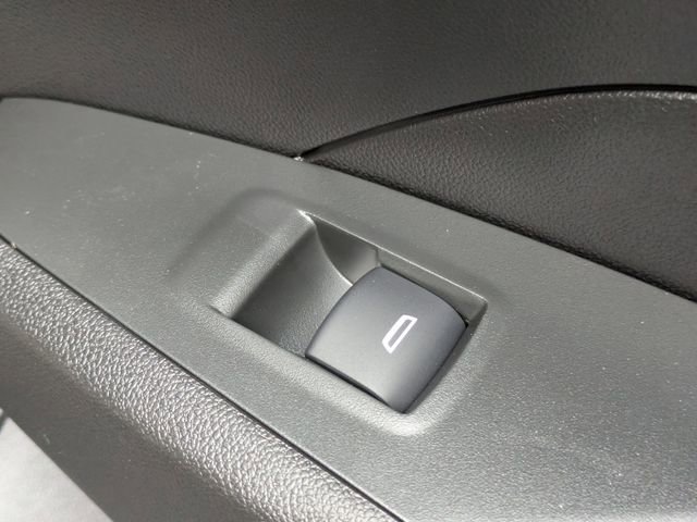 New 2026 Chevrolet Trax RS w/ Sunroof Package FWD image 31