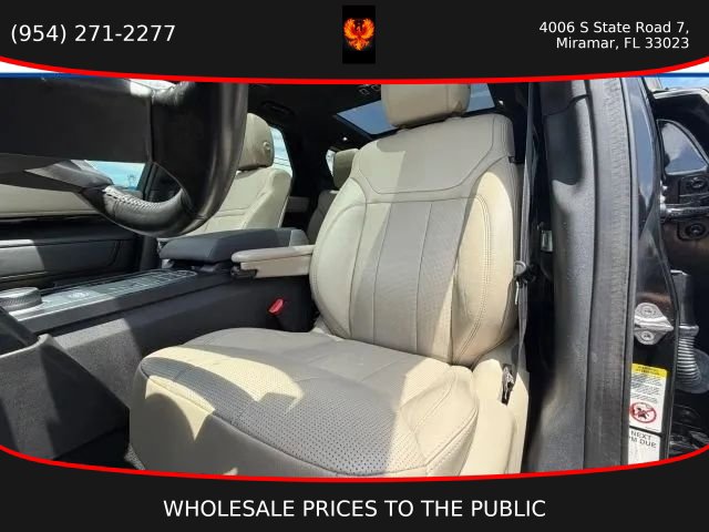 Used 2019 Land Rover Discovery SE AWD/4WD image 14