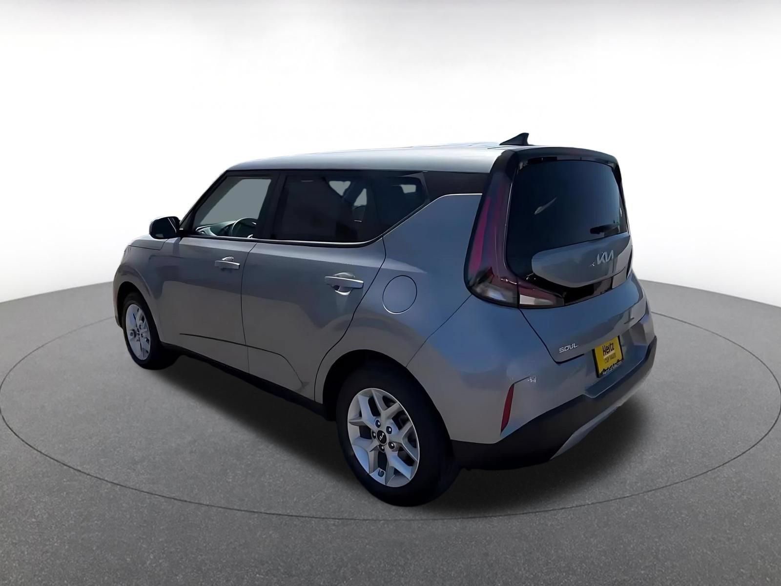 Used 2025 Kia Soul LX w/ LX Technology Package FWD image 10