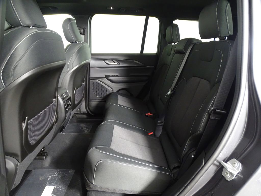 New 2025 Jeep Grand Cherokee Laredo X image 13