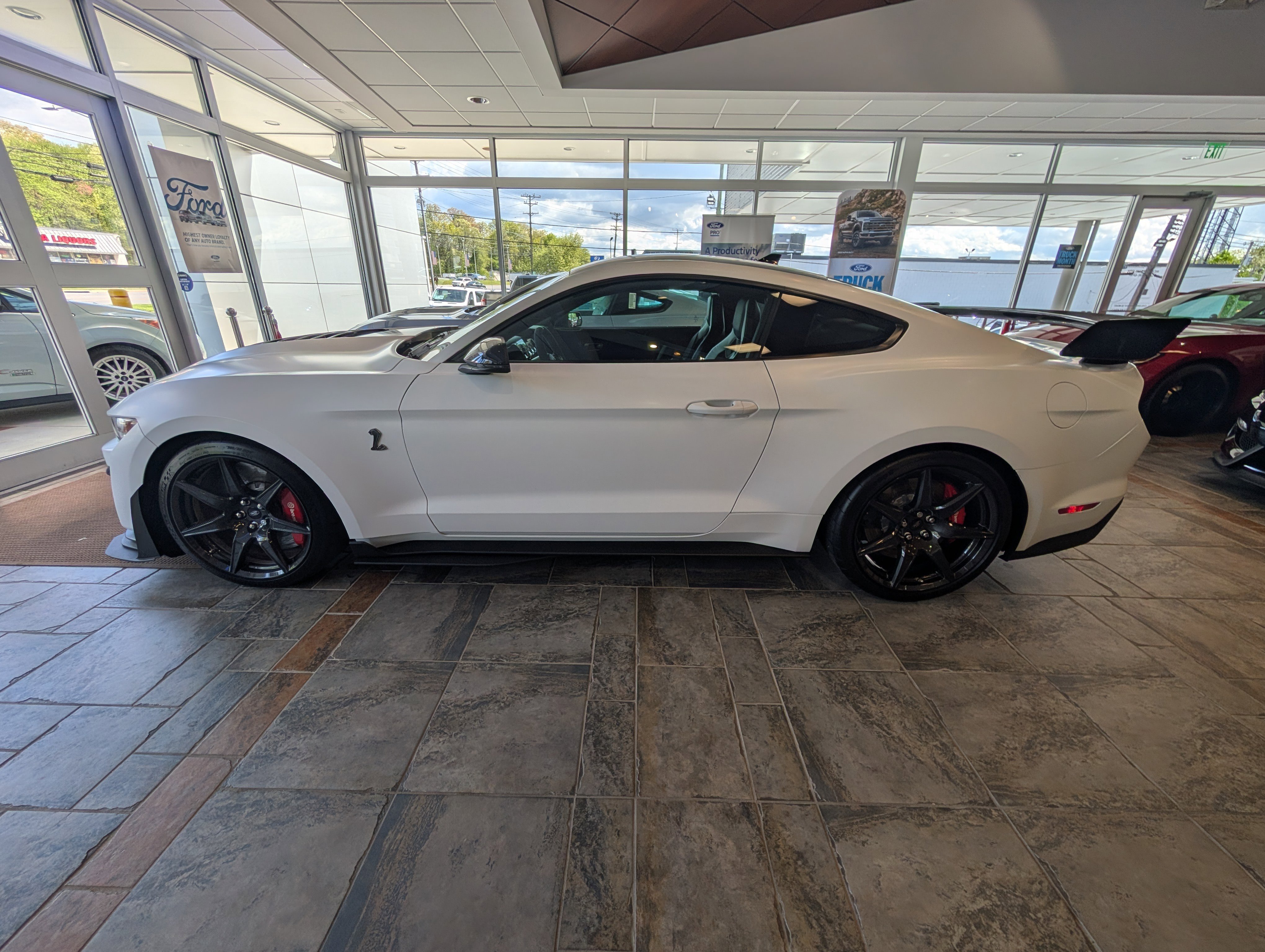 Certified 2022 Ford Mustang Shelby GT500 w/ Carbon Fiber Track Pack RWD image 3