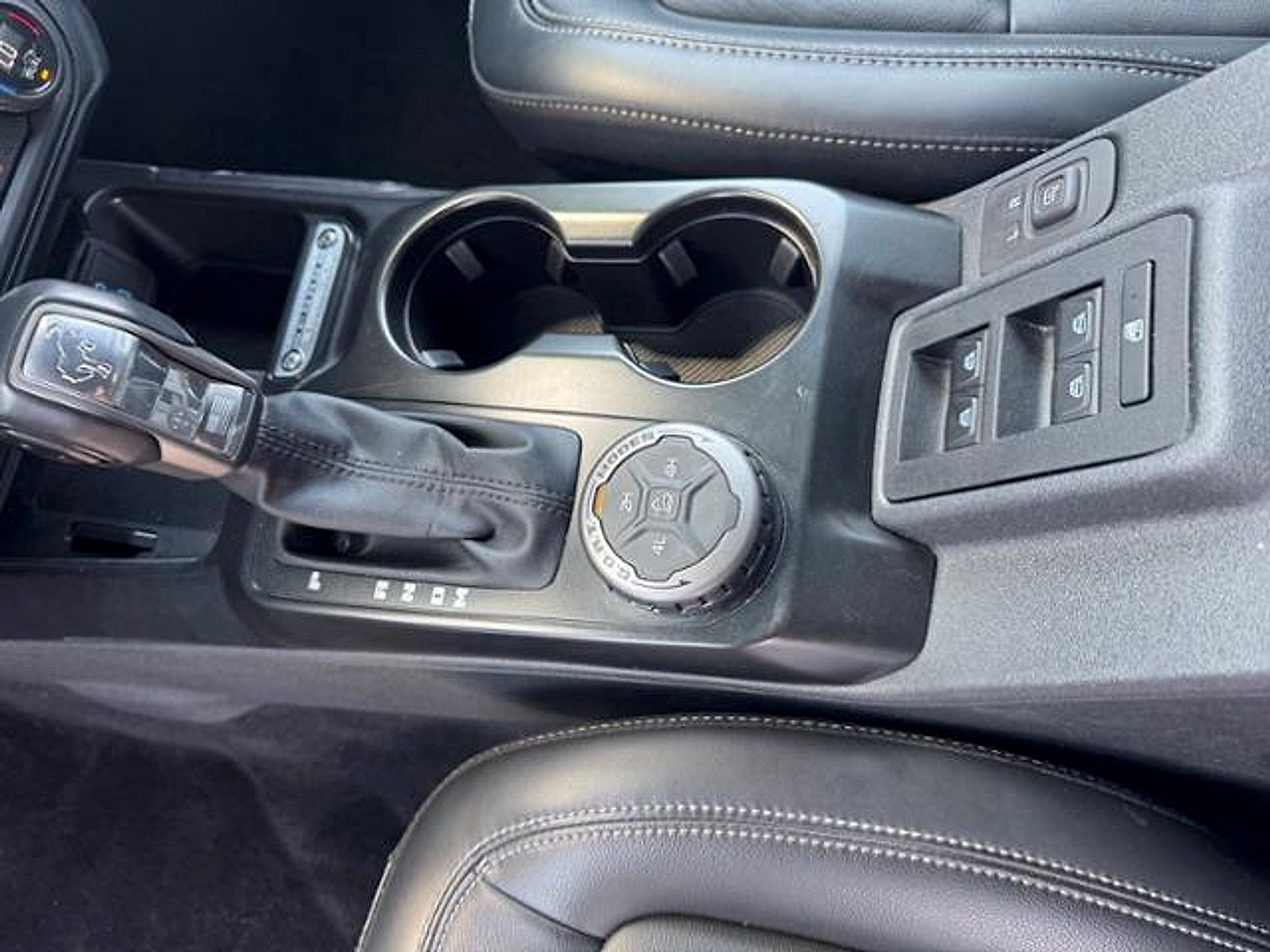 Used 2025 Ford Bronco Outer Banks AWD/4WD image 16