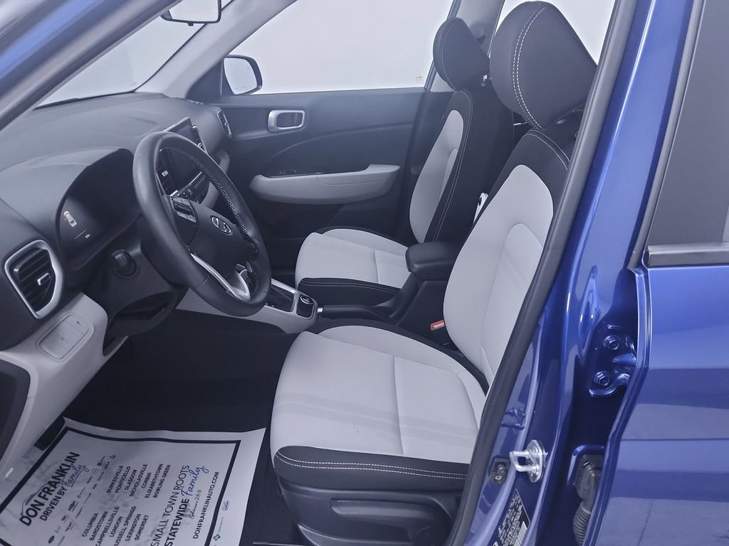 Used 2025 Hyundai Venue SEL FWD image 11