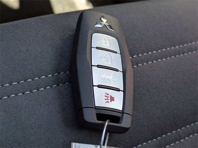 New 2025 Mitsubishi Outlander SE image 36