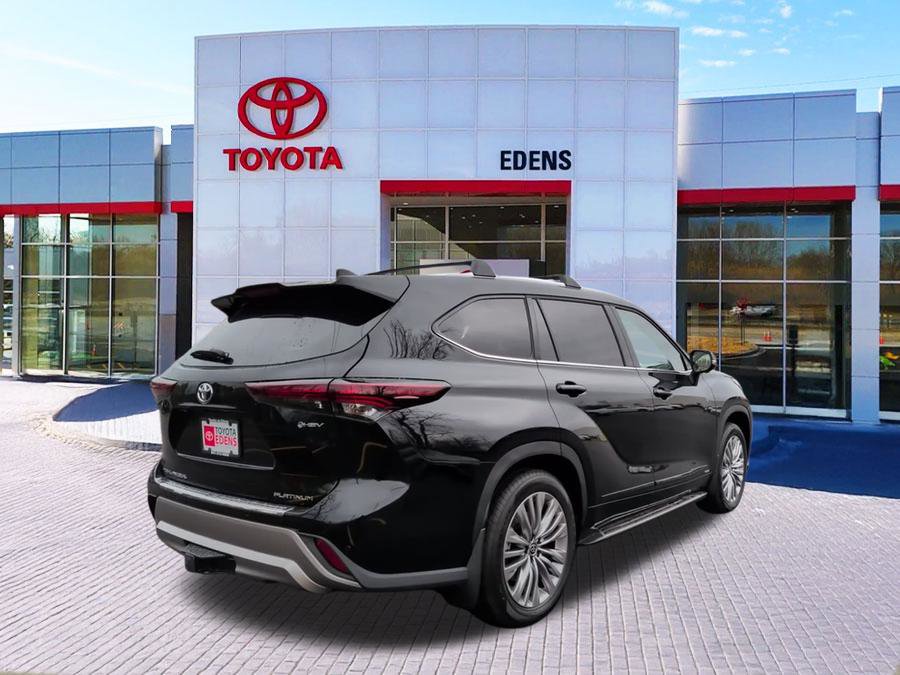 New 2026 Toyota Highlander Platinum image 3