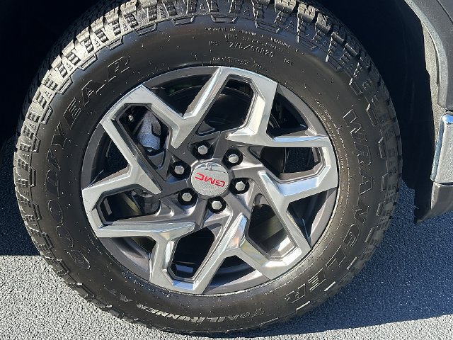 Used 2025 GMC Sierra 1500 SLE w/ Preferred Package AWD/4WD image 10