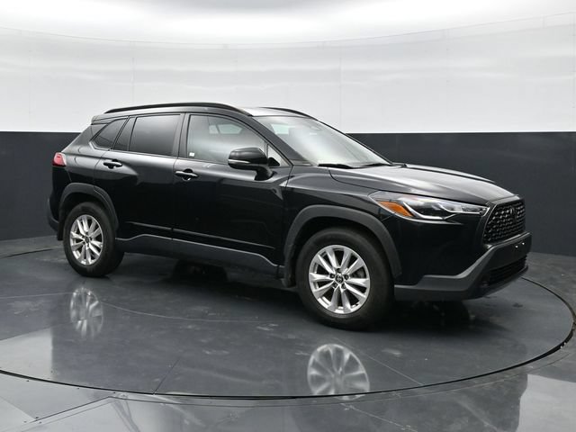 Used 2023 Toyota Corolla Cross LE w/ Moonroof Package AWD/4WD image 3