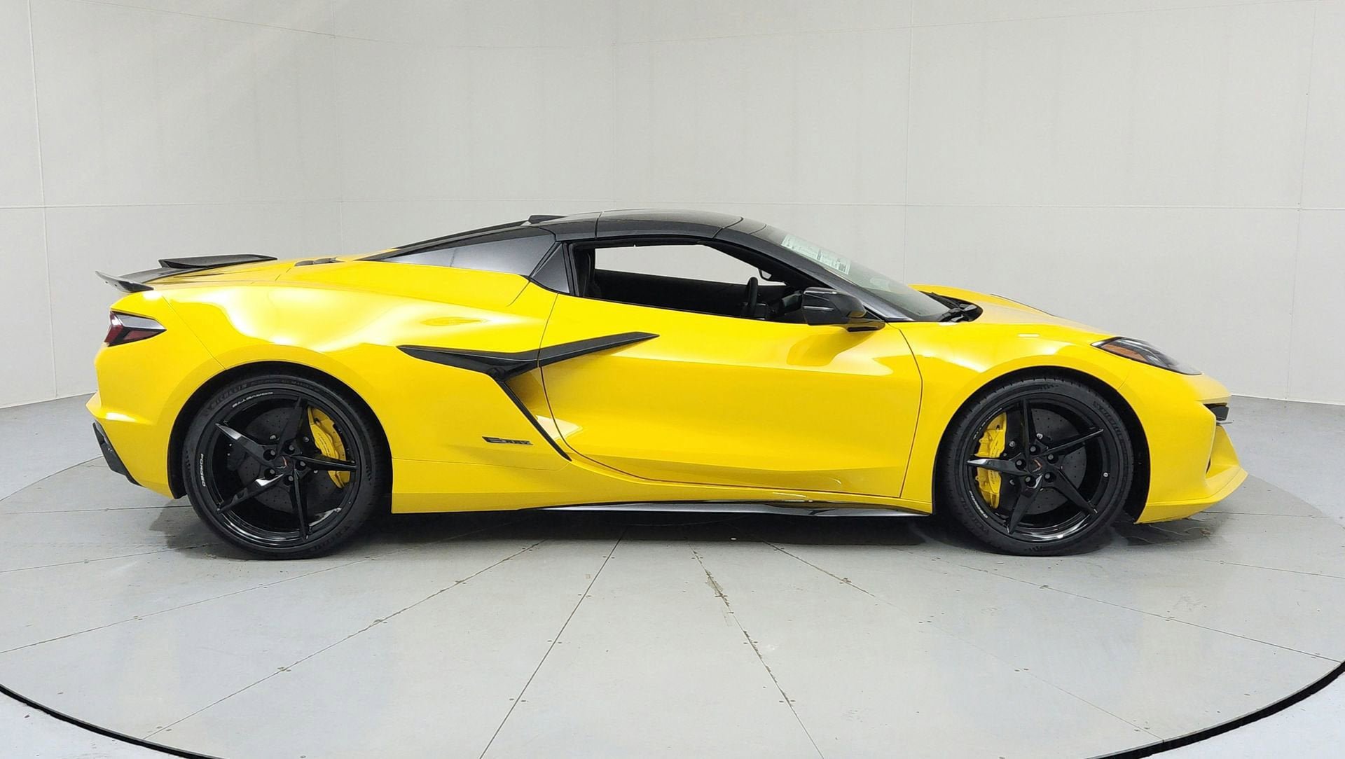 New 2025 Chevrolet Corvette E-Ray w/ Battery Protection Package AWD/4WD image 6