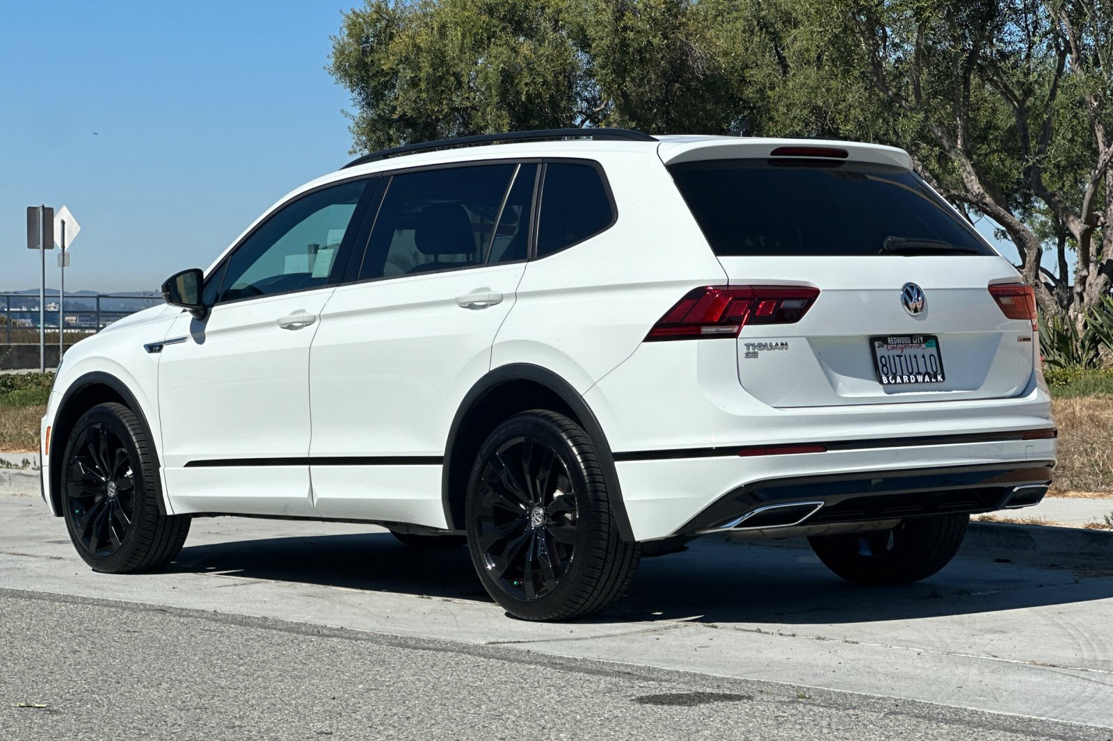 Used 2021 Volkswagen Tiguan SE R-Line w/ 3rd Row Seat Package AWD/4WD image 6