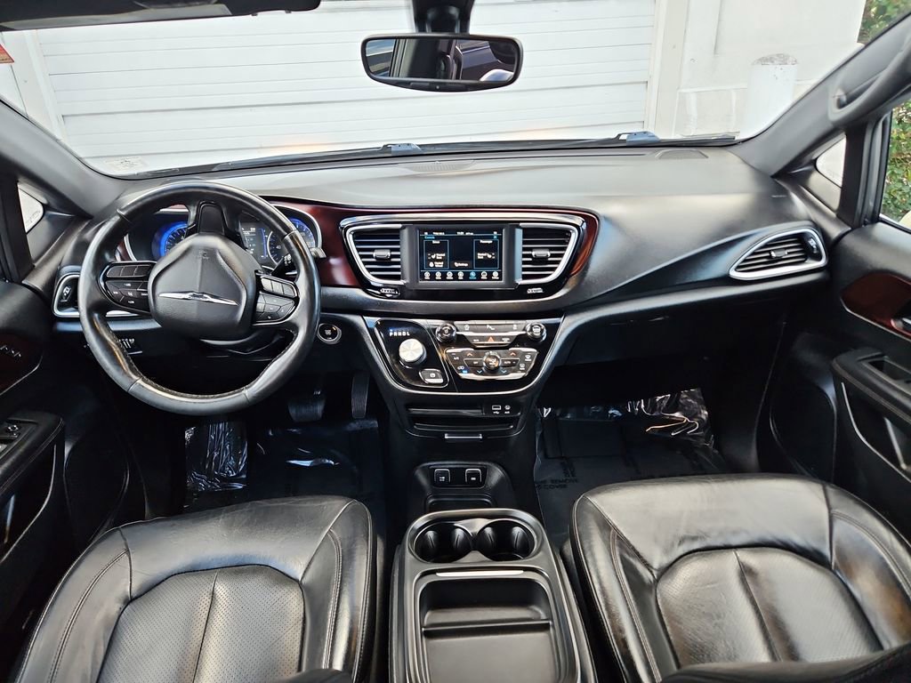 Used 2020 Chrysler Pacifica Touring-L image 9