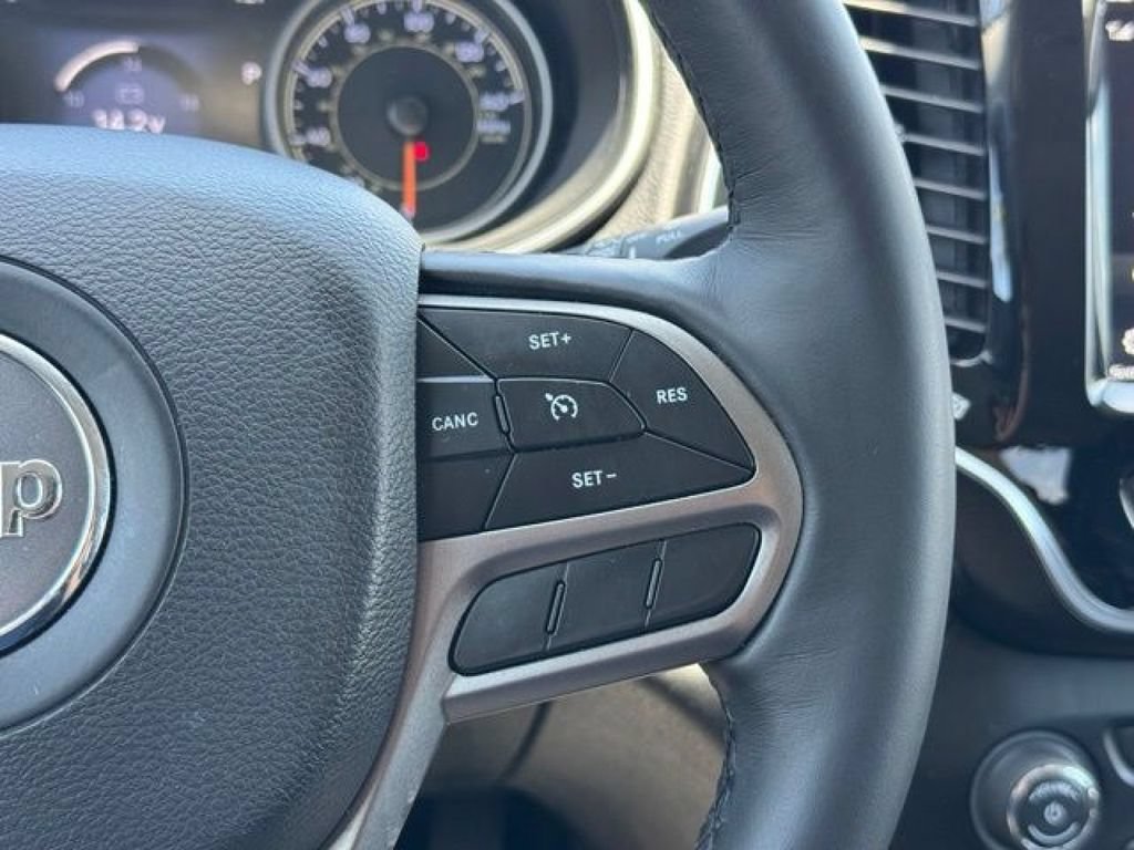 Used 2019 Jeep Cherokee Limited FWD image 12