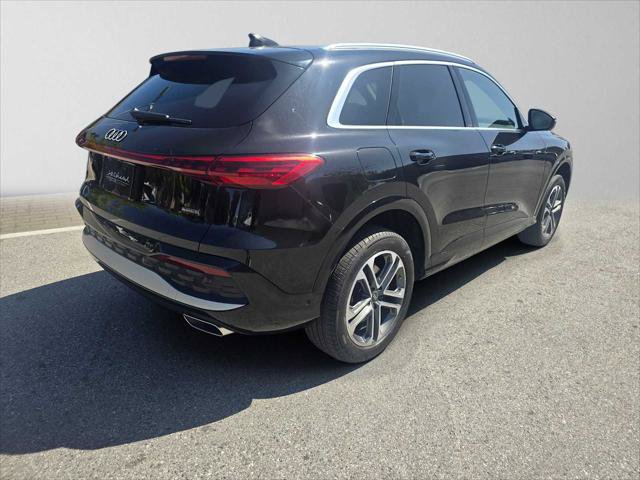 Used 2025 Audi Q5 Premium w/ Convenience Package AWD/4WD image 3