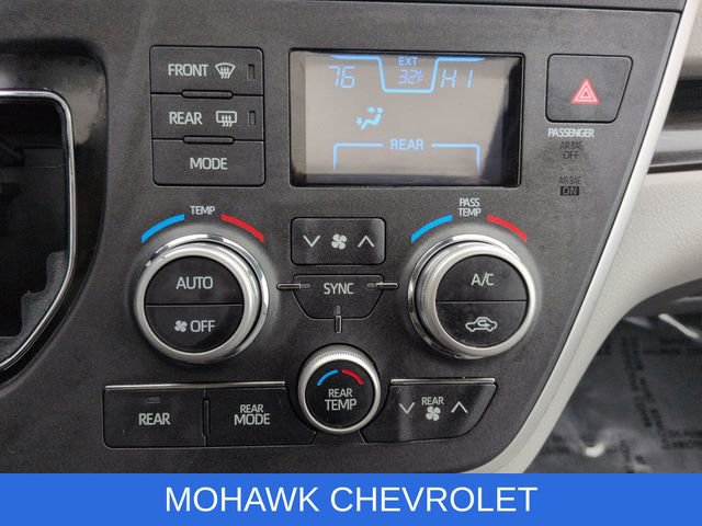 Used 2020 Toyota Sienna XLE image 18