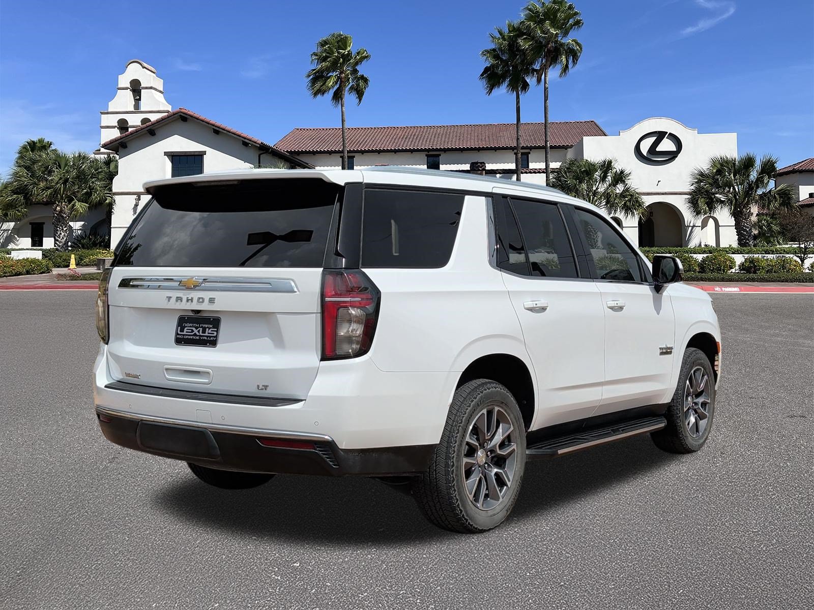 Used 2024 Chevrolet Tahoe LT w/ Luxury Package RWD image 2