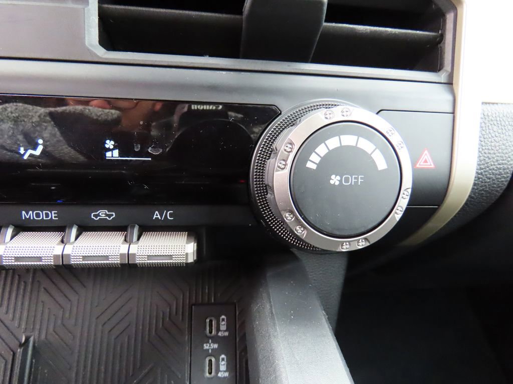 Used 2024 Toyota Tacoma TRD Off-Road image 28