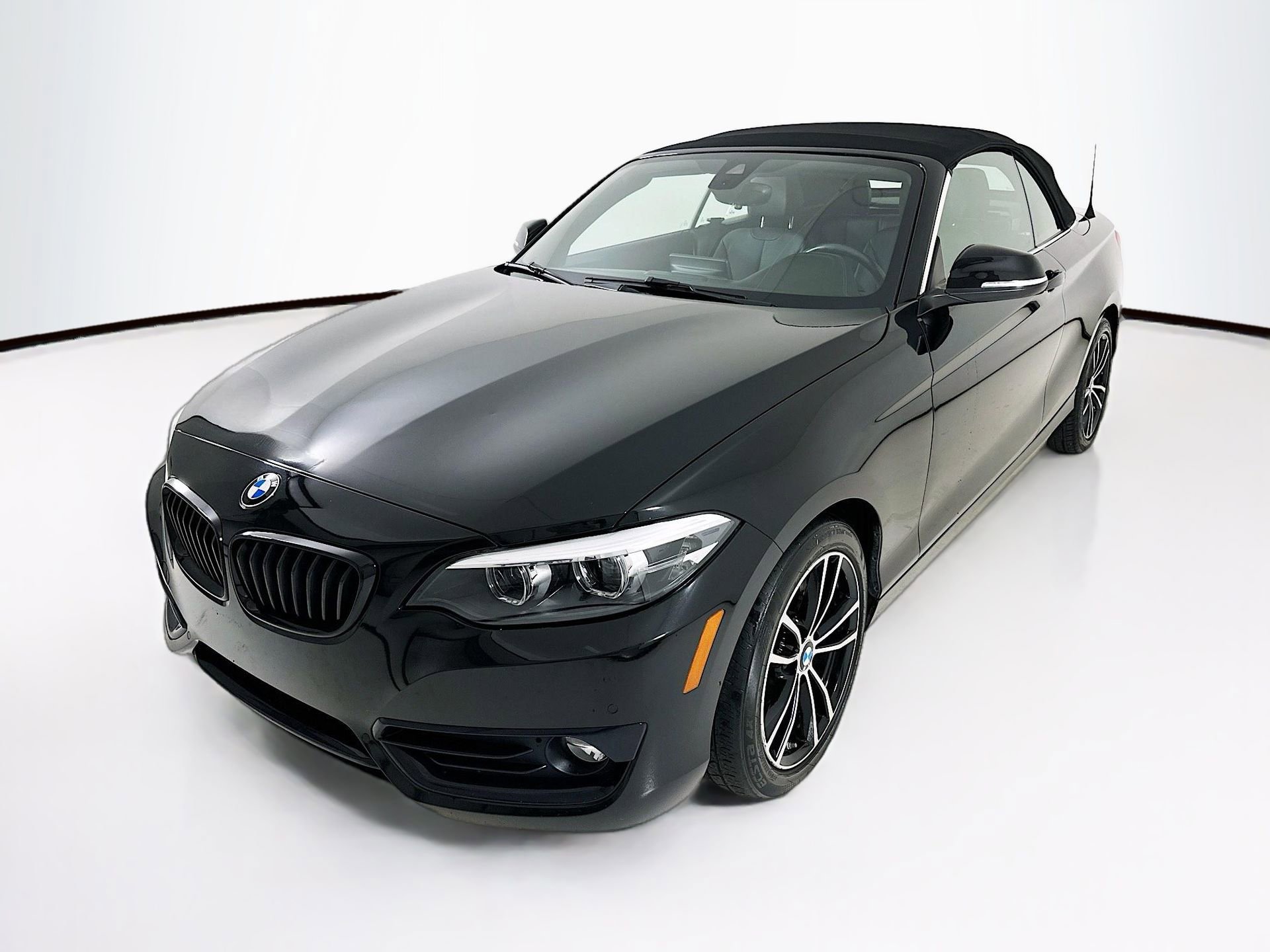 Used 2020 BMW 230i xDrive Convertible image 3