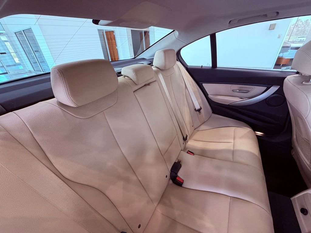 Used 2018 BMW 320i 320i NAV/SUNROOF/BLINDSPOT/1 O w/ Convenience Package image 12