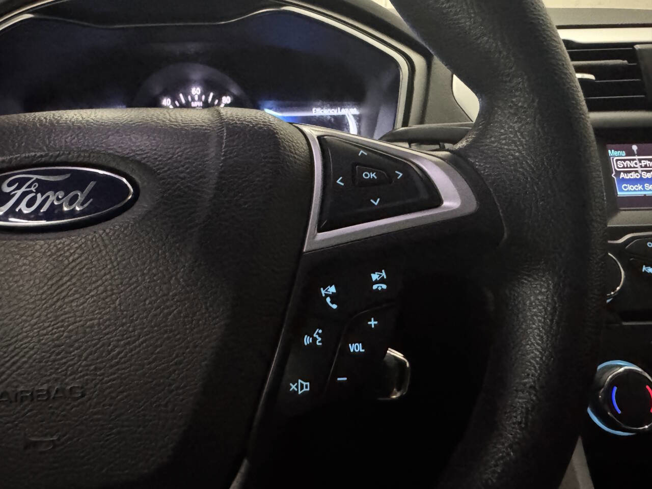 Used 2014 Ford Fusion SE image 24