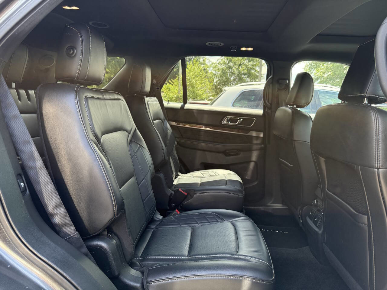 Used 2018 Ford Explorer Platinum image 16