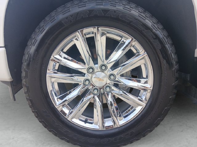 Used 2024 Chevrolet Silverado 1500 High Country w/ Technology Package AWD/4WD image 24