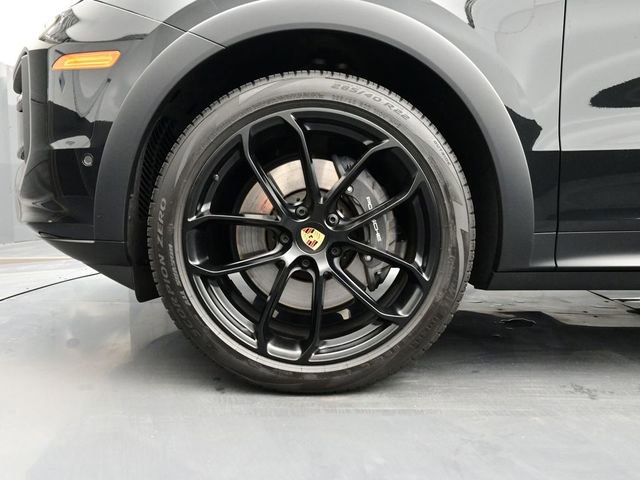 Certified 2024 Porsche Cayenne Coupe AWD/4WD image 6