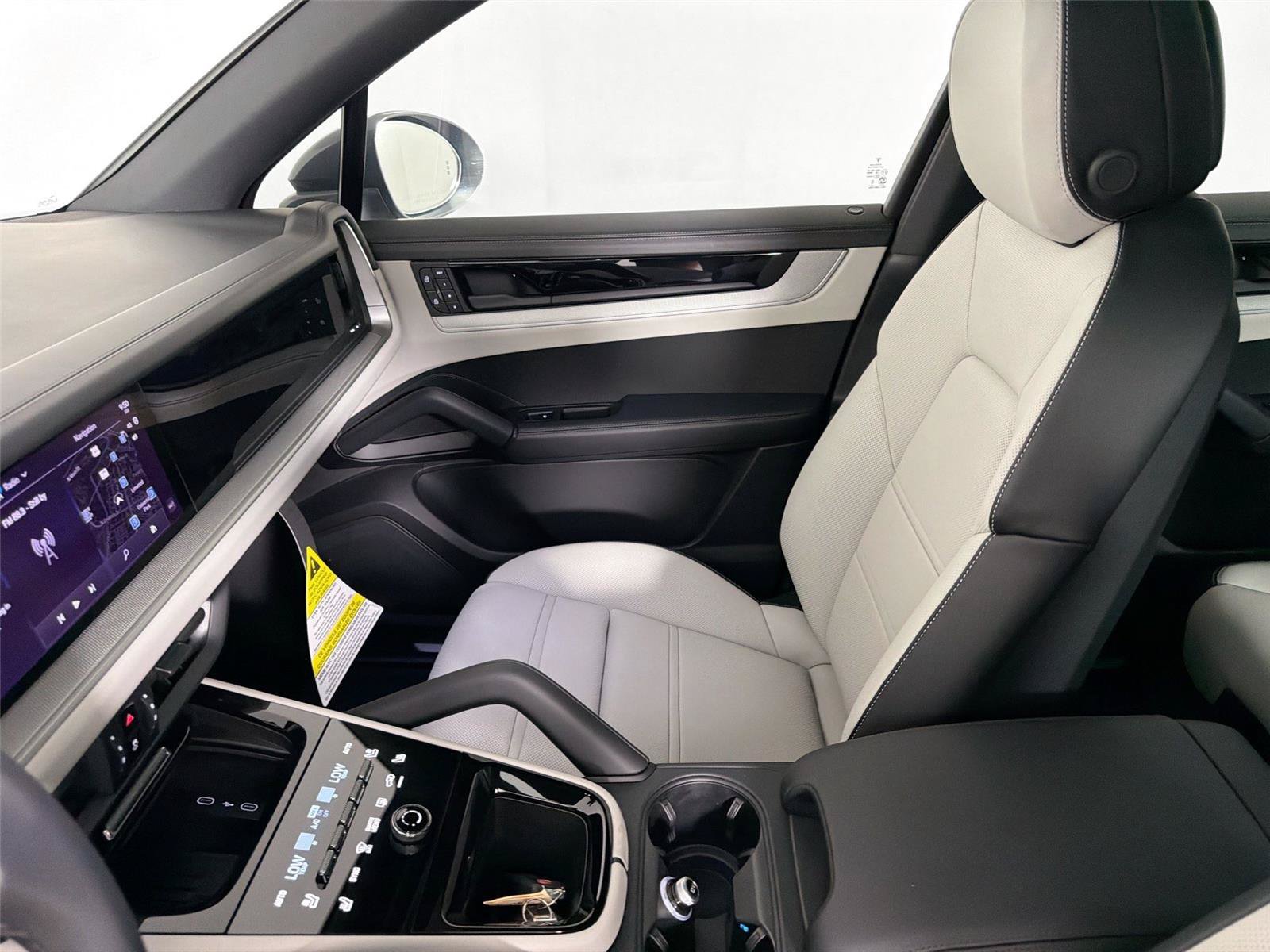 Certified 2026 Porsche Cayenne AWD/4WD image 29