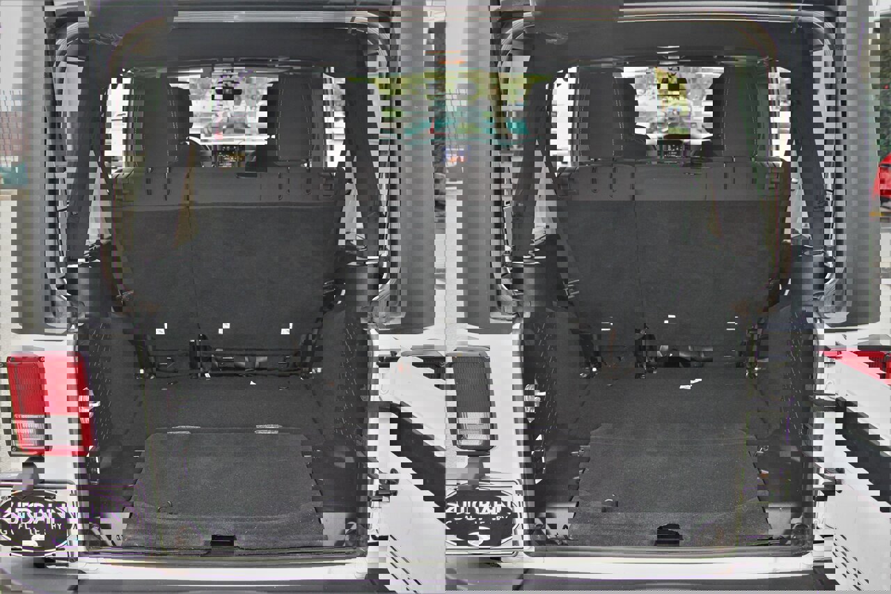 Used 2018 Jeep Wrangler Unlimited Sahara w/ Connectivity Group image 34