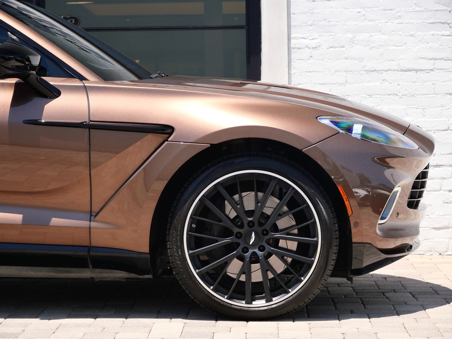 Used 2024 Aston Martin DBX AWD/4WD image 4